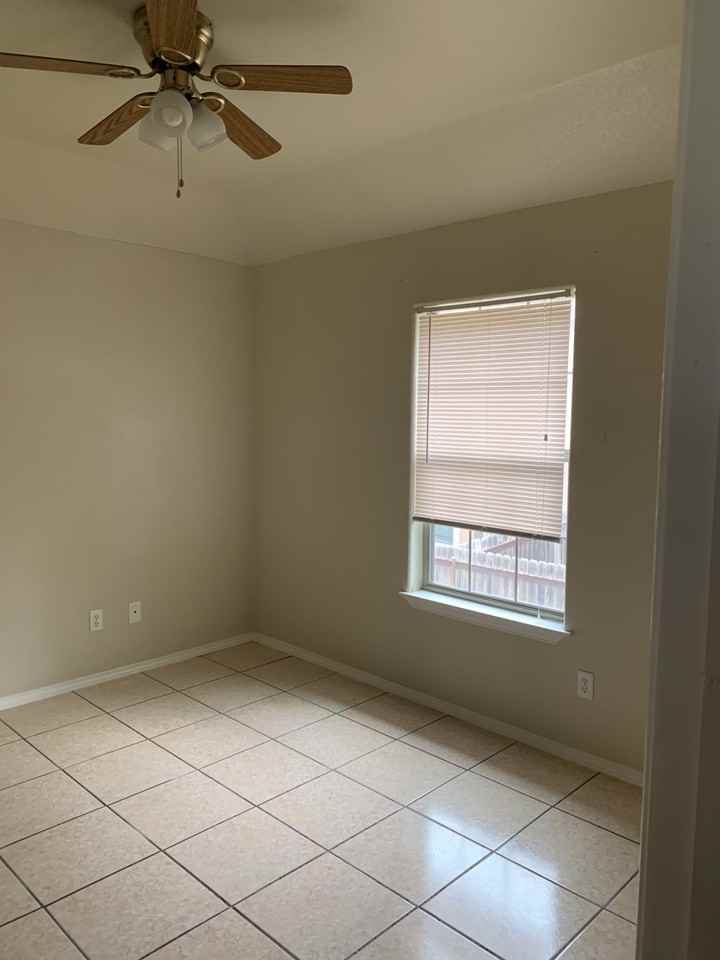 121 Ramon Cardenas Dr #D - Photo 6 of 11