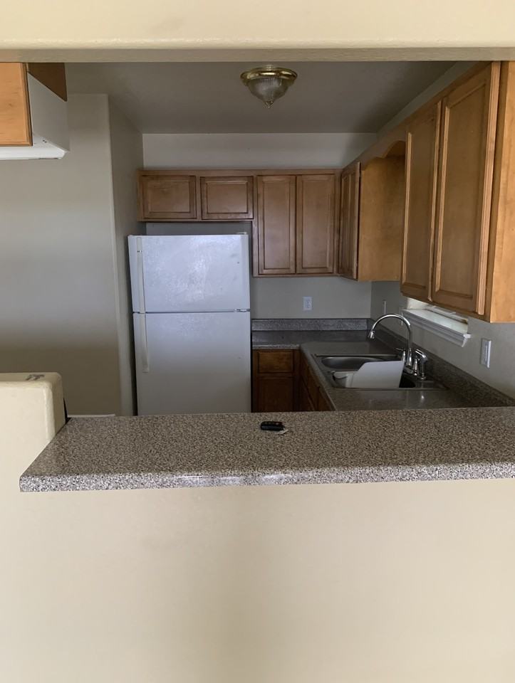 121 Ramon Cardenas Dr #D - Photo 7 of 11