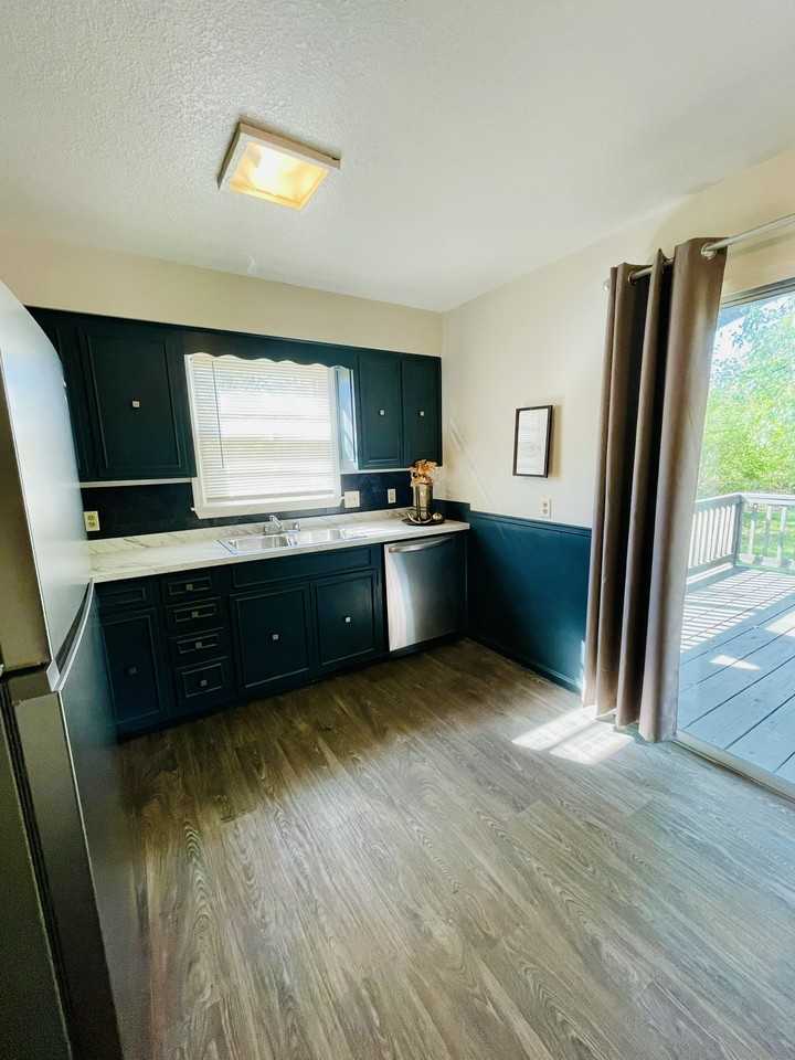 1034 S Ash St #1034 - Photo 3 of 36