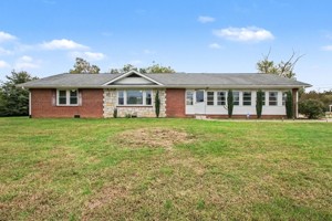 featured image of 8 Fairfax Cir