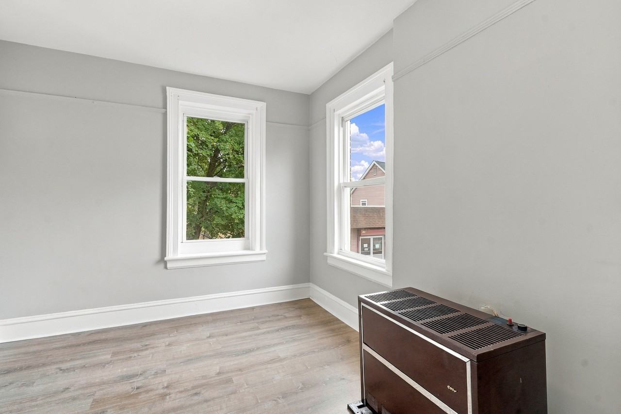 177 W Parmenter St #3 - Photo 3 of 13