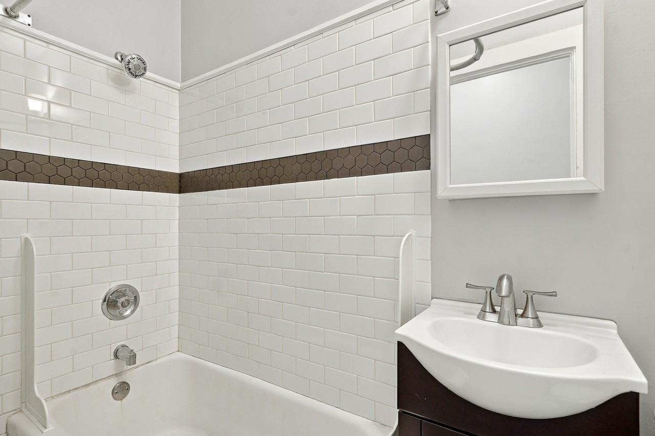 177 W Parmenter St #3 - Photo 4 of 13