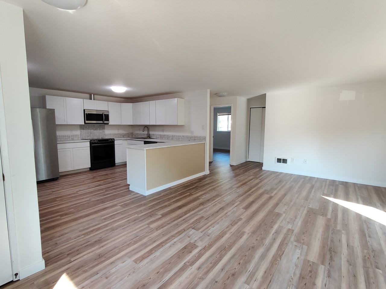 5112 Wilshire Ct Se #B - Photo 5 of 15