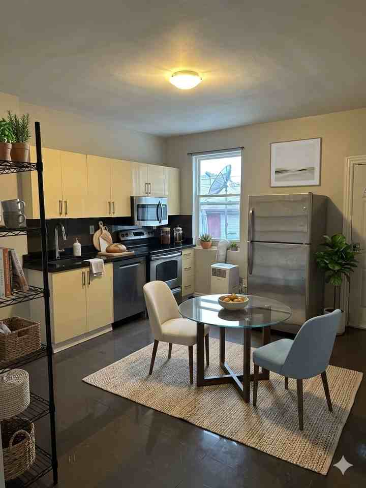 Ossington Ave & College St #2 - Photo 3 of 15