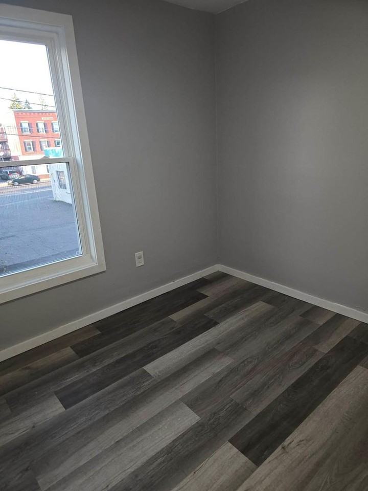 31 Freedom St - Photo 3 of 9