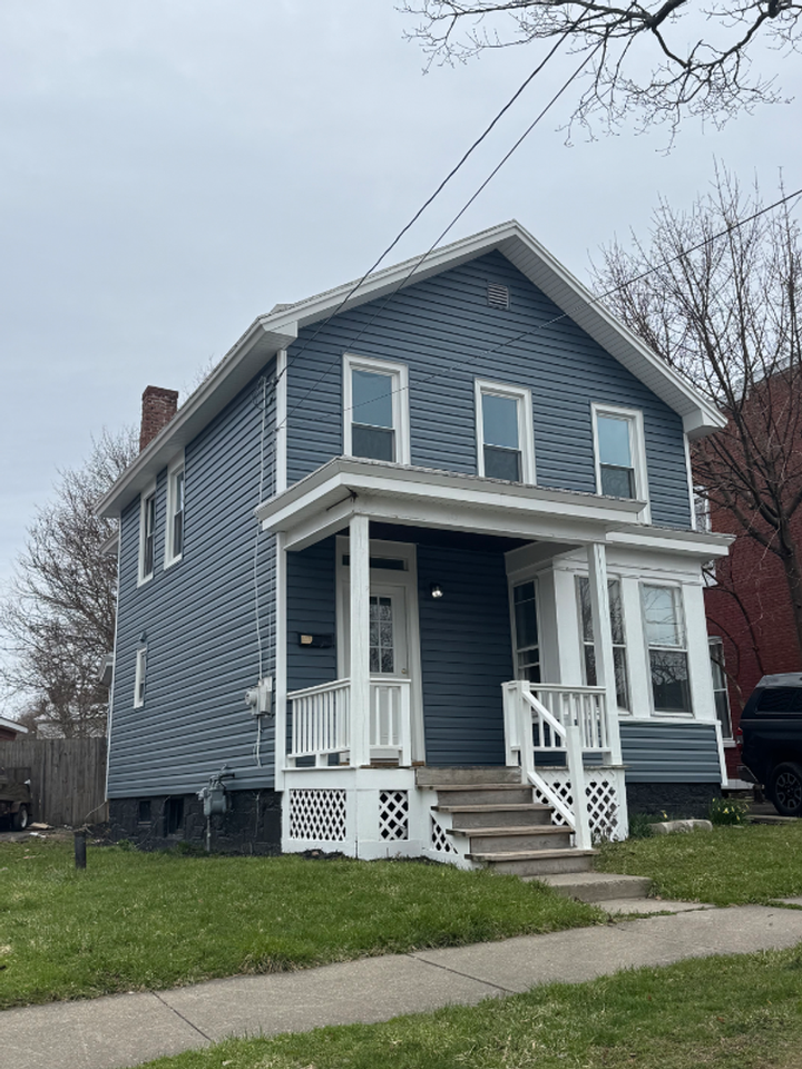 113 W Oneida St