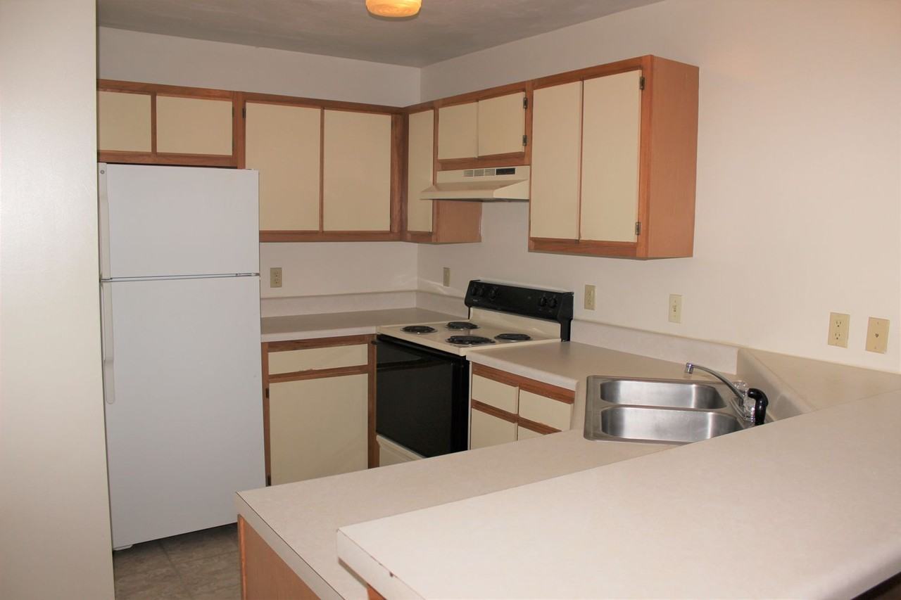 103 Collegiate Ct - Photo 4 of 9