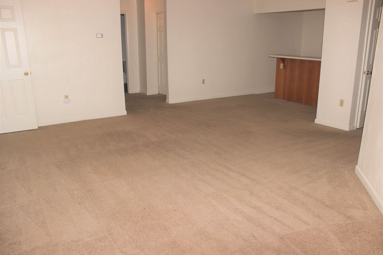 103 Collegiate Ct - Photo 5 of 9