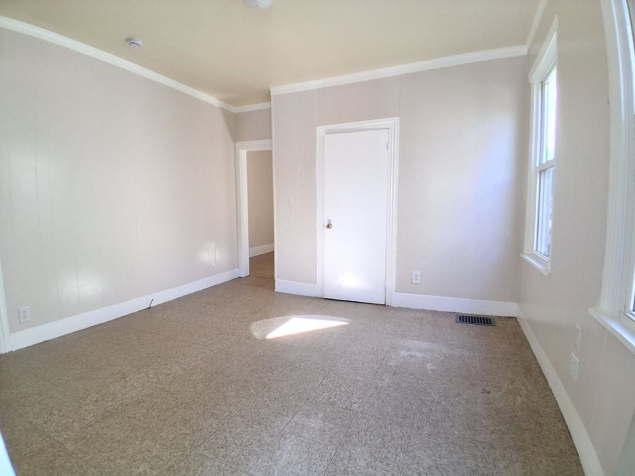 231 Cohansey St - Photo 2 of 20