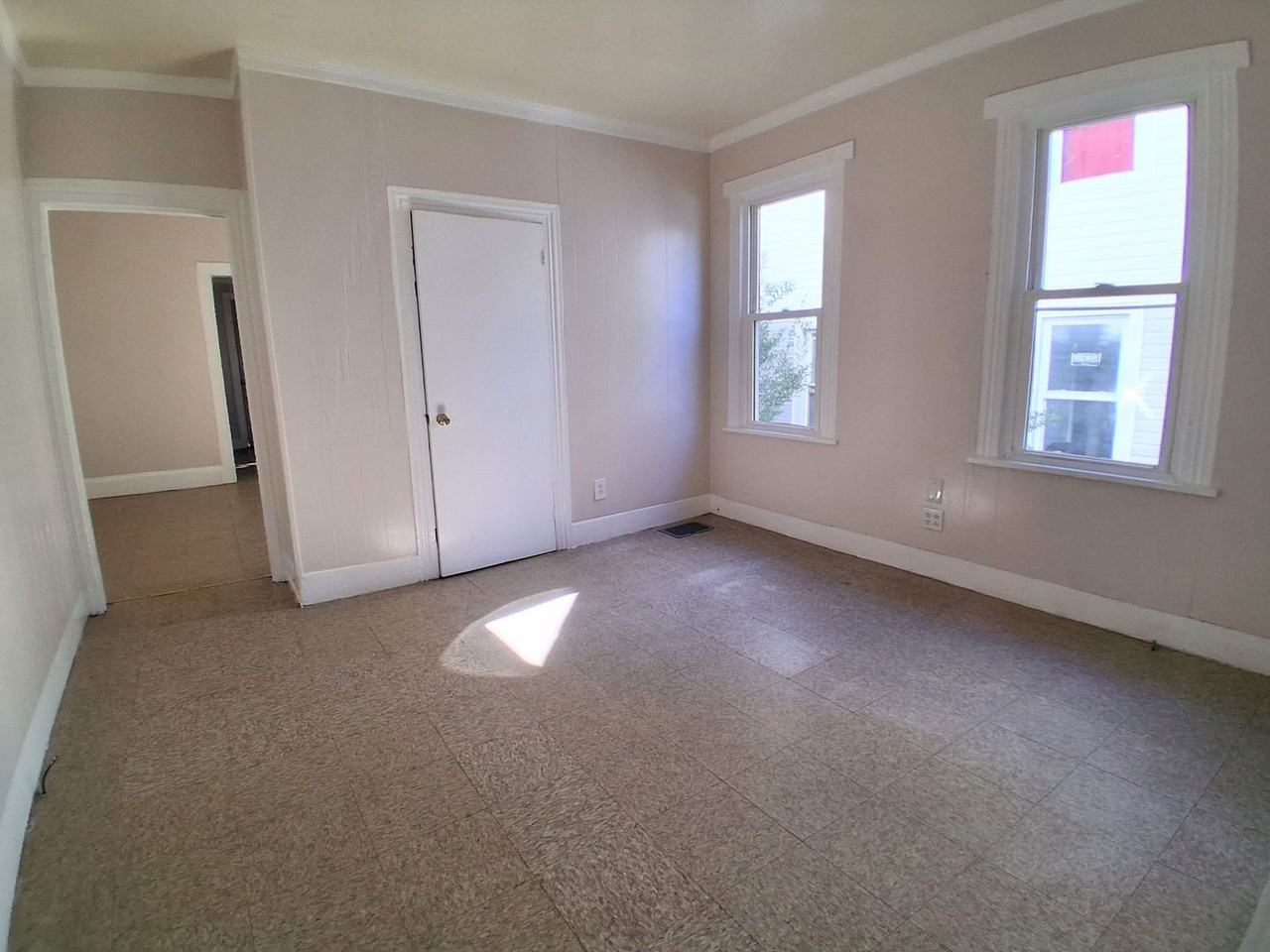 231 Cohansey St - Photo 3 of 20