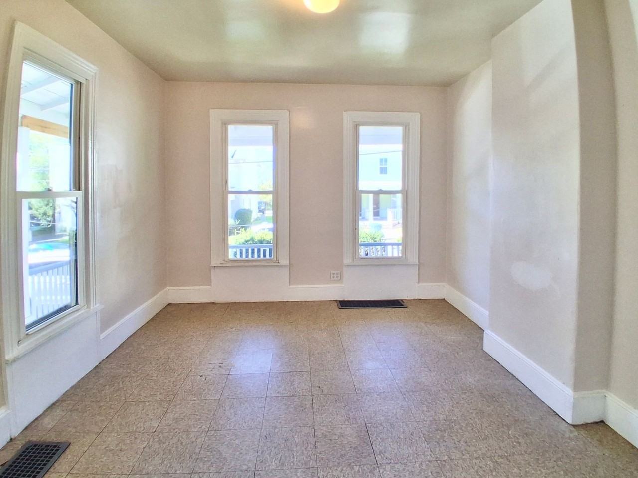 231 Cohansey St - Photo 5 of 20