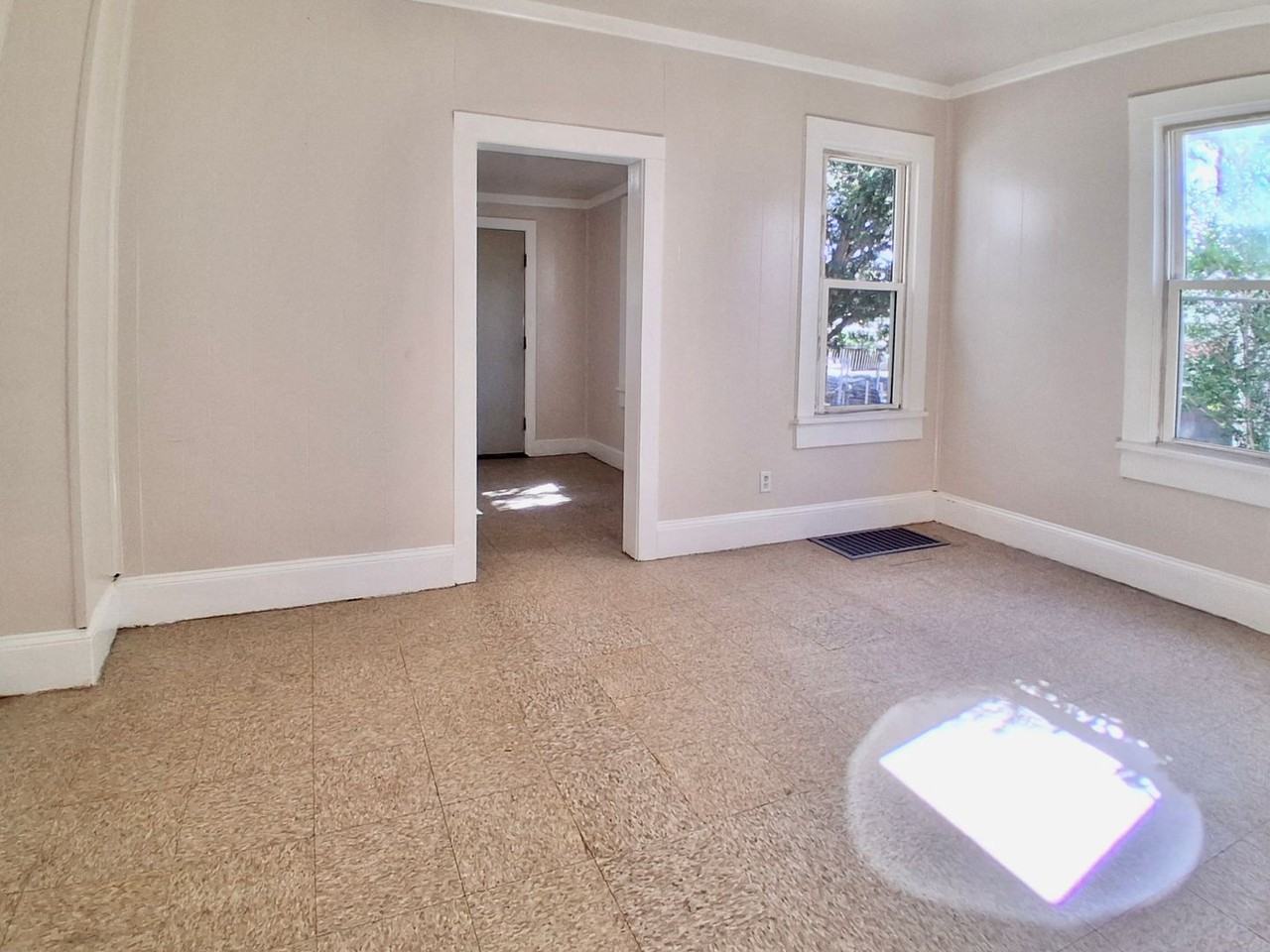 231 Cohansey St - Photo 6 of 20