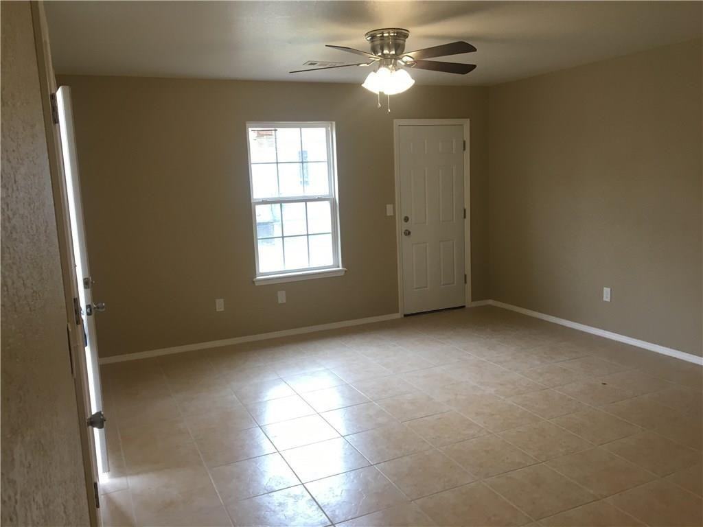 910B Crutcher St - Photo 2 of 13