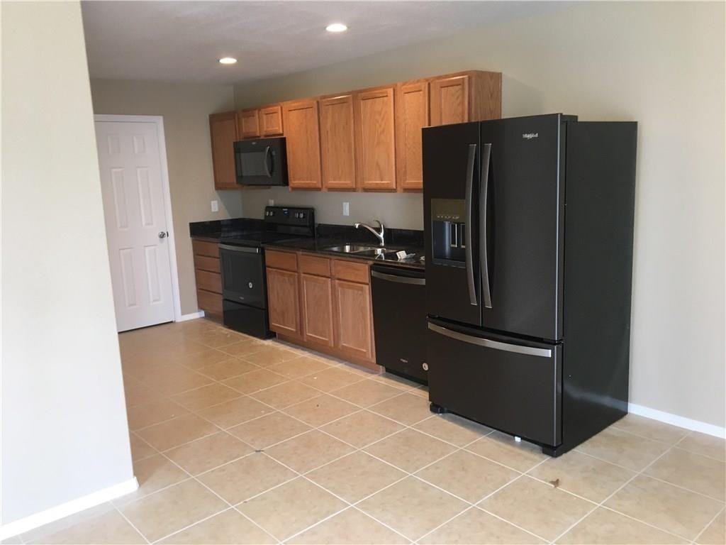 910B Crutcher St - Photo 3 of 13