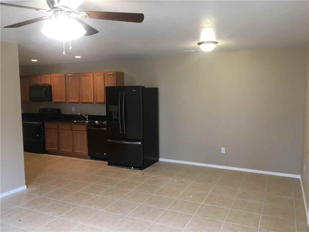 910B Crutcher St - Photo 5 of 13