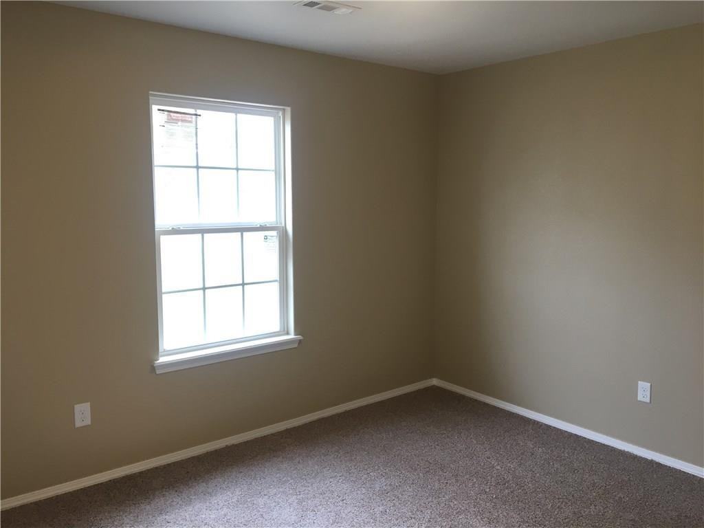 910B Crutcher St - Photo 6 of 13
