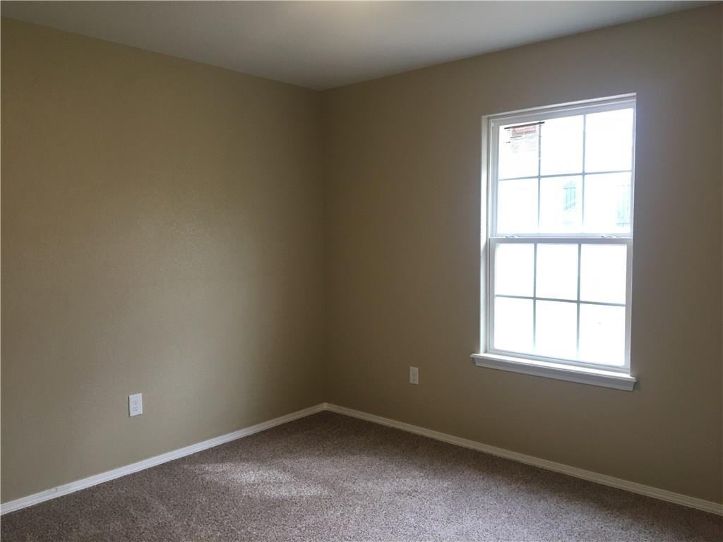 910B Crutcher St - Photo 7 of 13