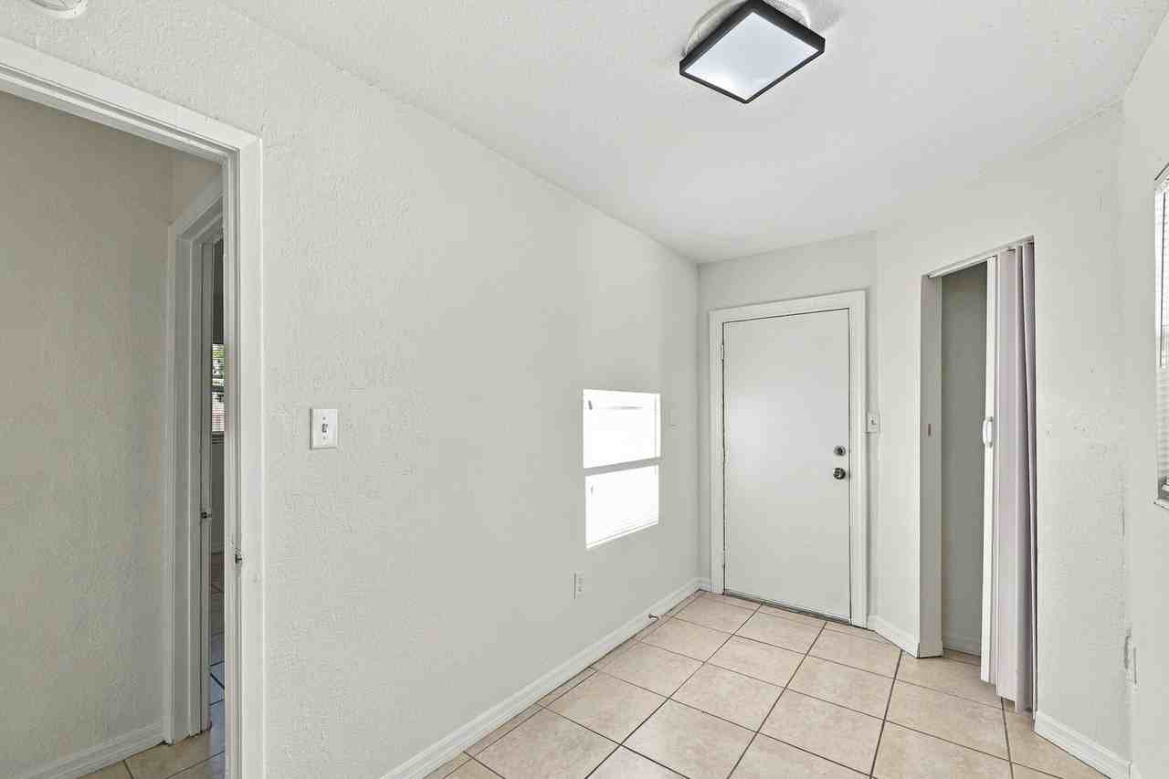 4021 W Arch St - Photo 5 of 30