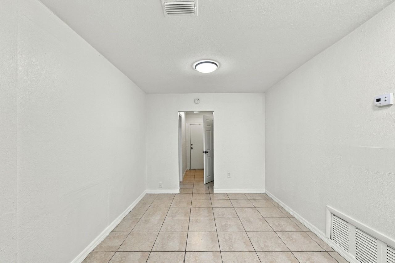 4021 W Arch St - Photo 6 of 30