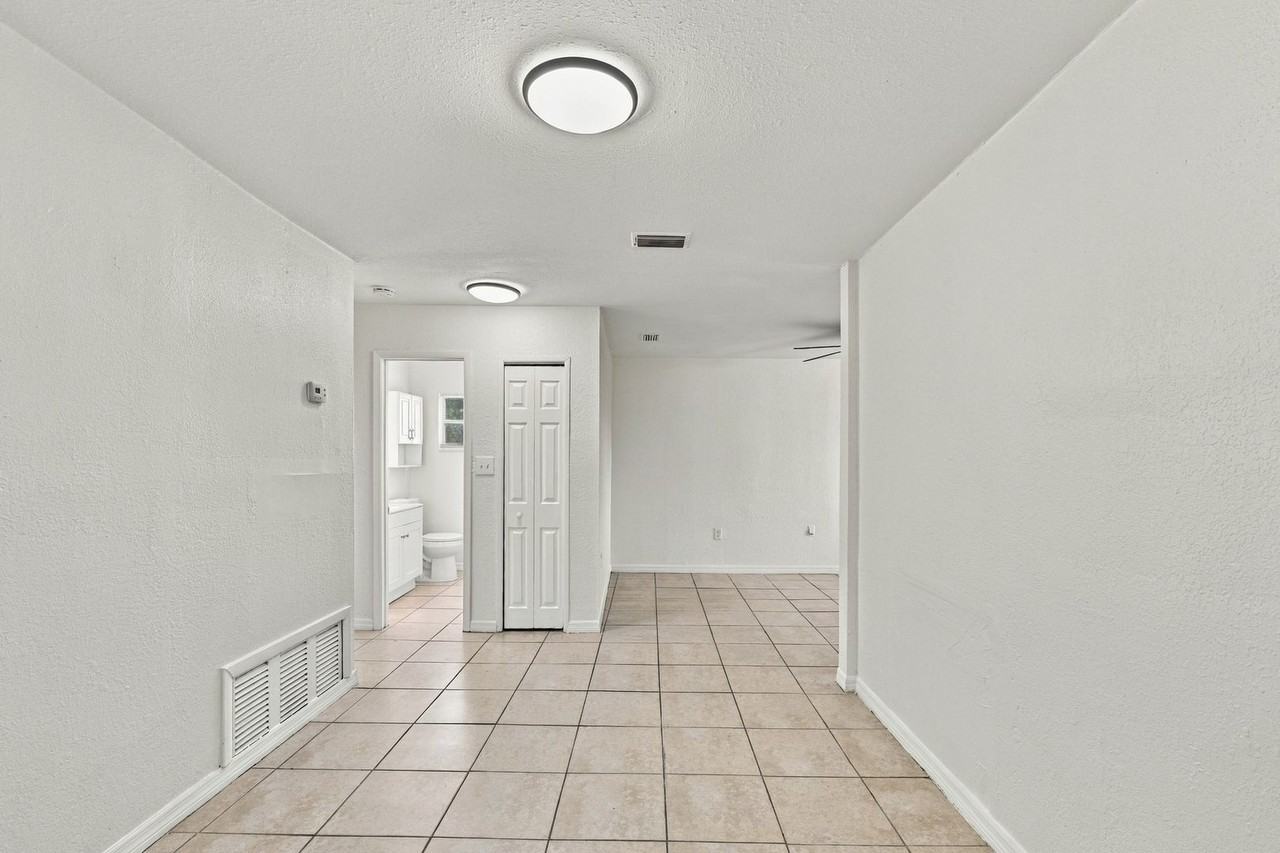 4021 W Arch St - Photo 7 of 30