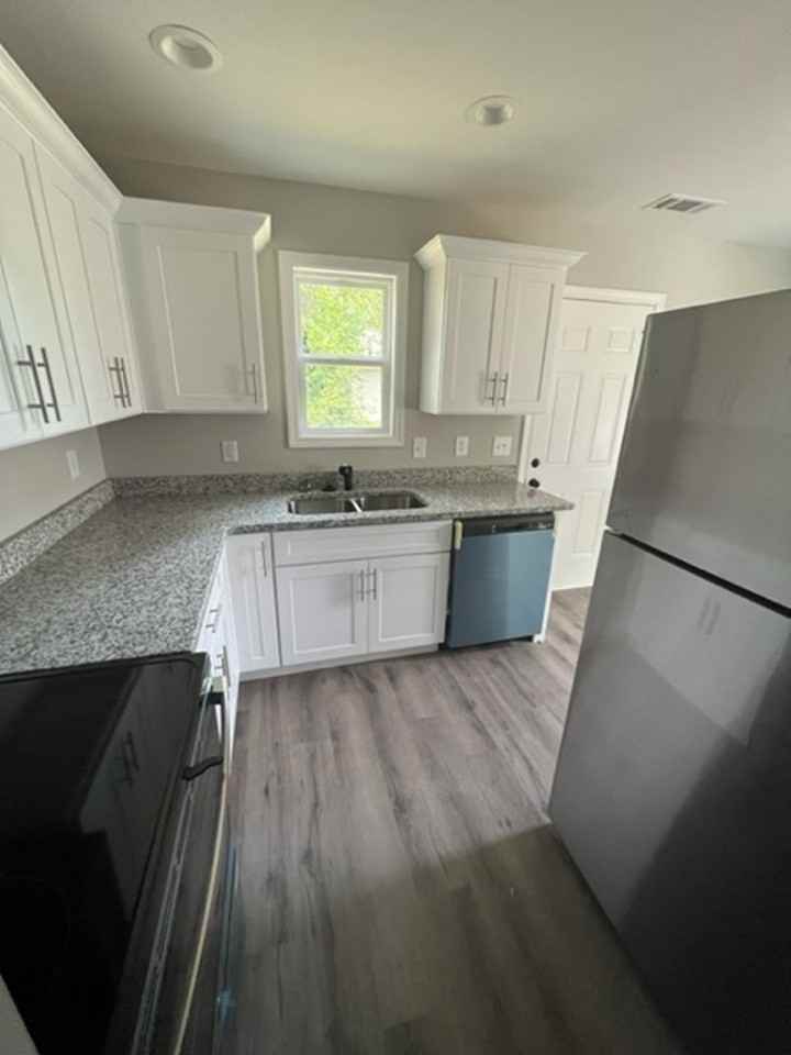 320 S Magnolia St - Photo 5 of 8