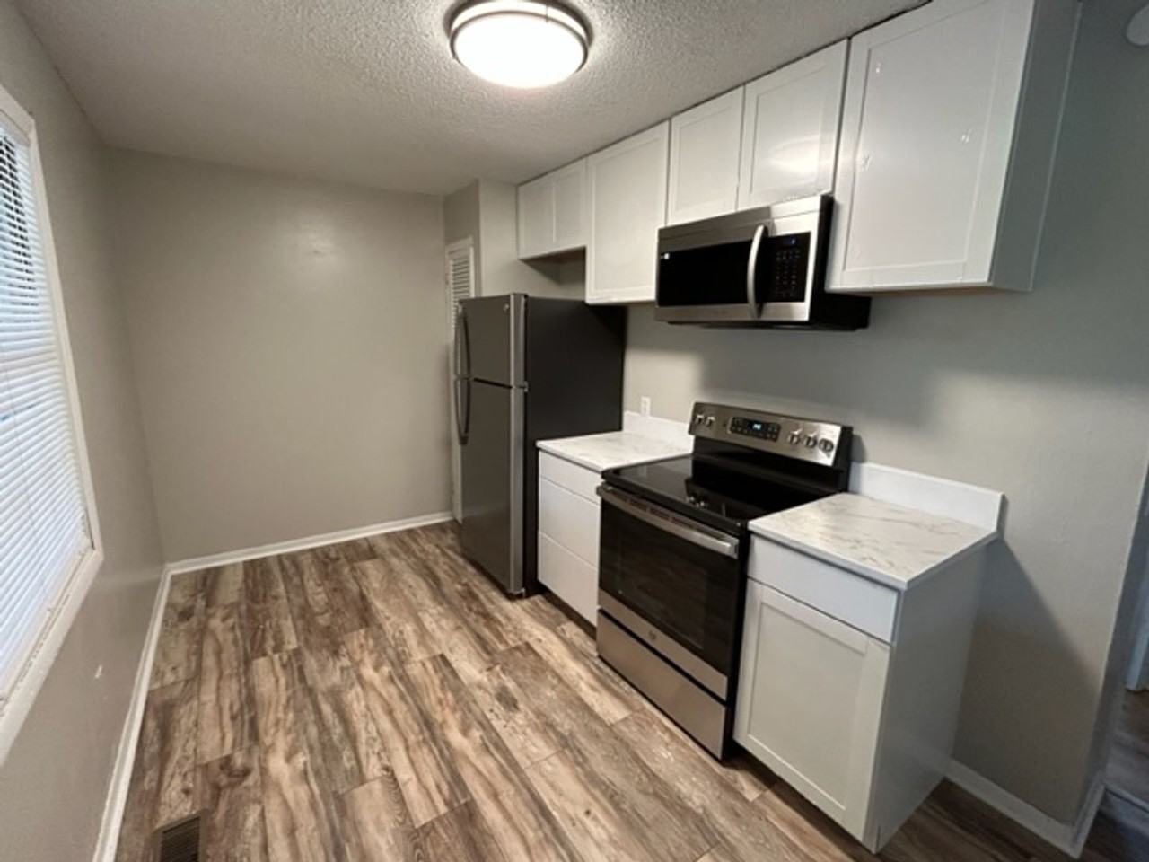 613 Royal Oak Dr Nw - Photo 2 of 11