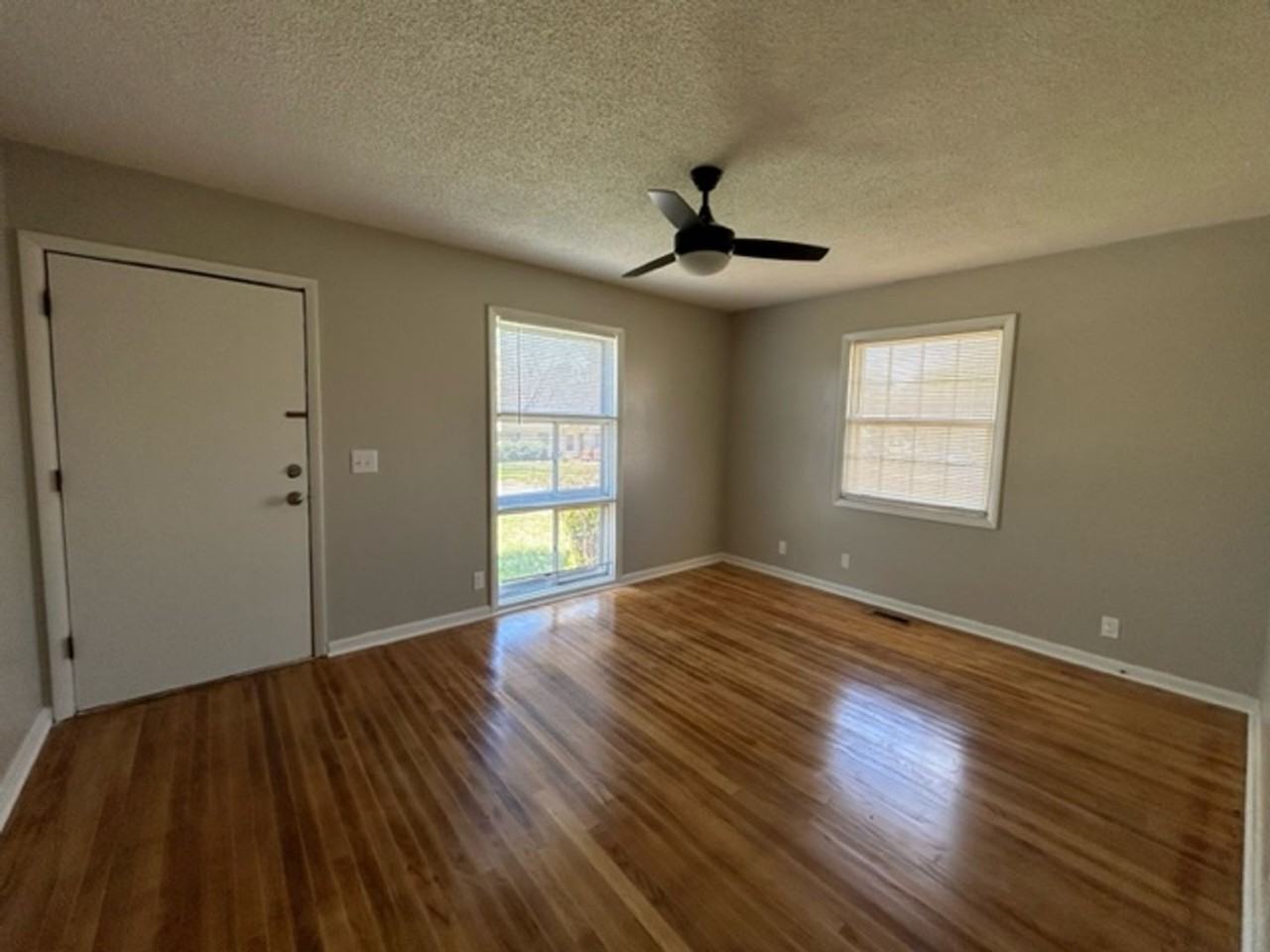 613 Royal Oak Dr Nw - Photo 4 of 11