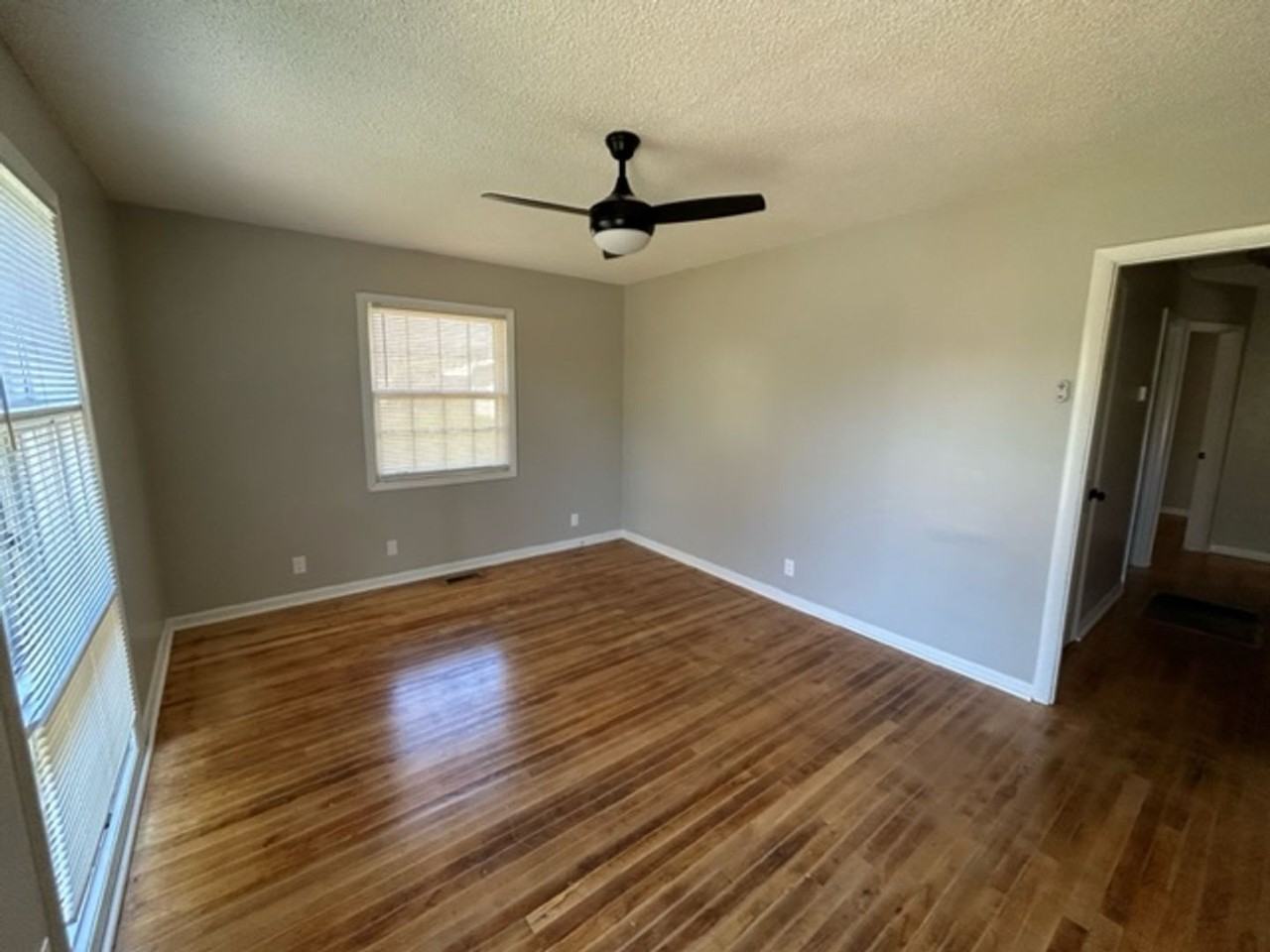 613 Royal Oak Dr Nw - Photo 5 of 11