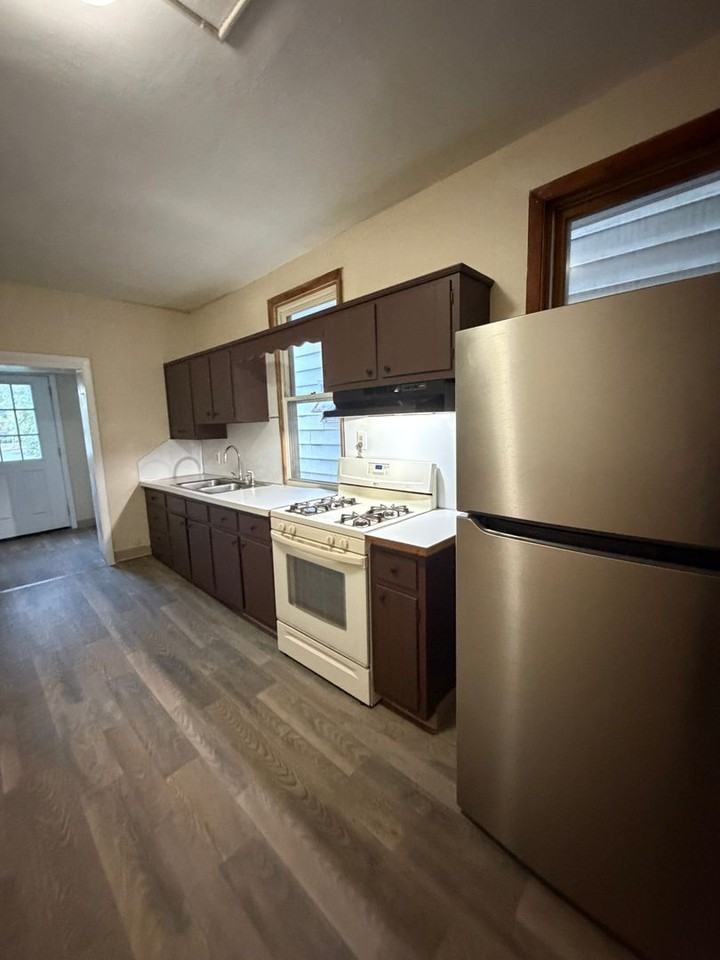28 Butler St - Photo 7 of 20