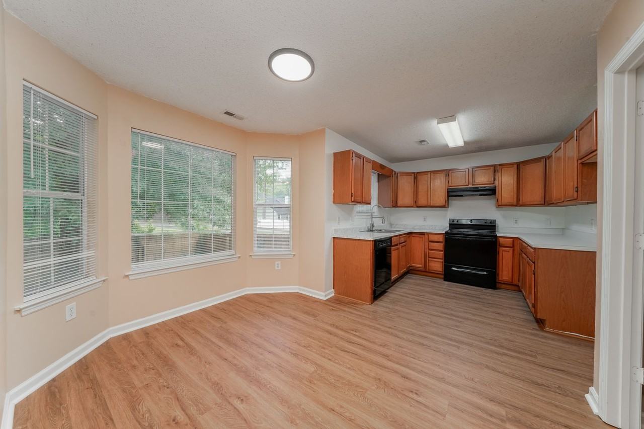 150 Liberty Dr - Photo 4 of 13