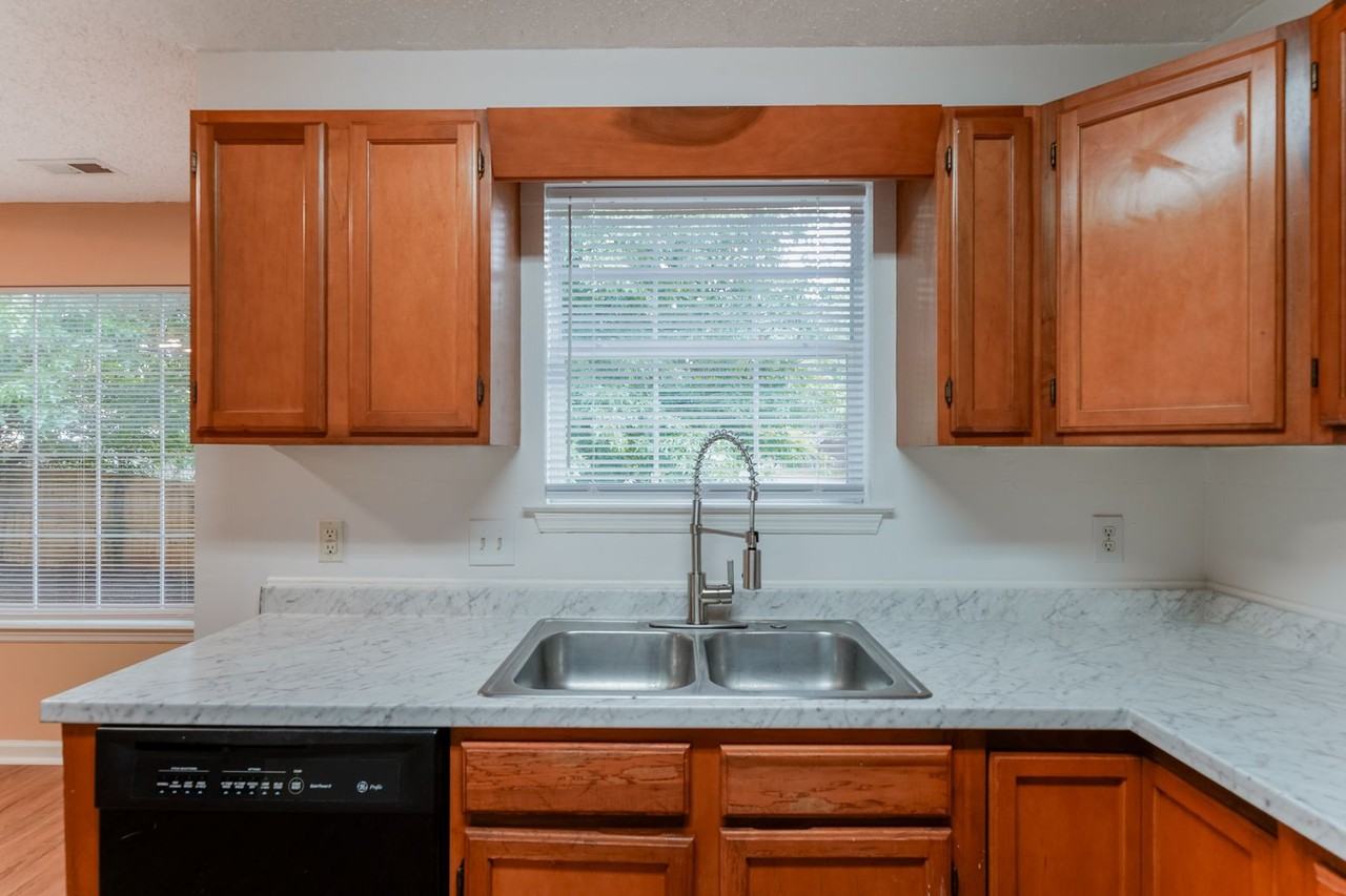 150 Liberty Dr - Photo 6 of 13