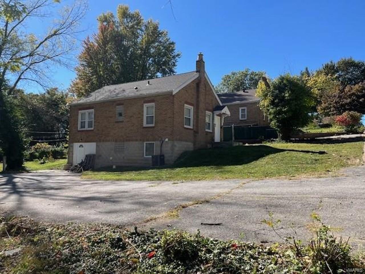 706 Wesley Ave - Photo 2 of 10