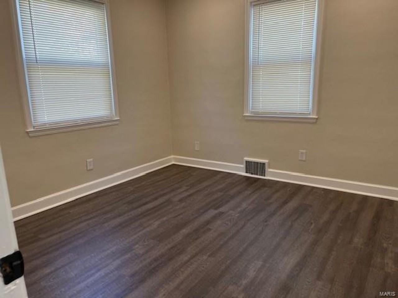 706 Wesley Ave - Photo 6 of 10