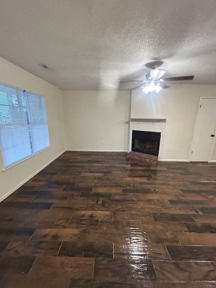 112 Country Town Dr - Photo 2 of 18