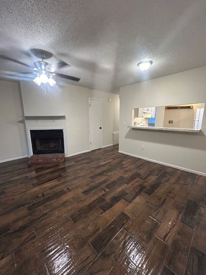 112 Country Town Dr - Photo 3 of 18