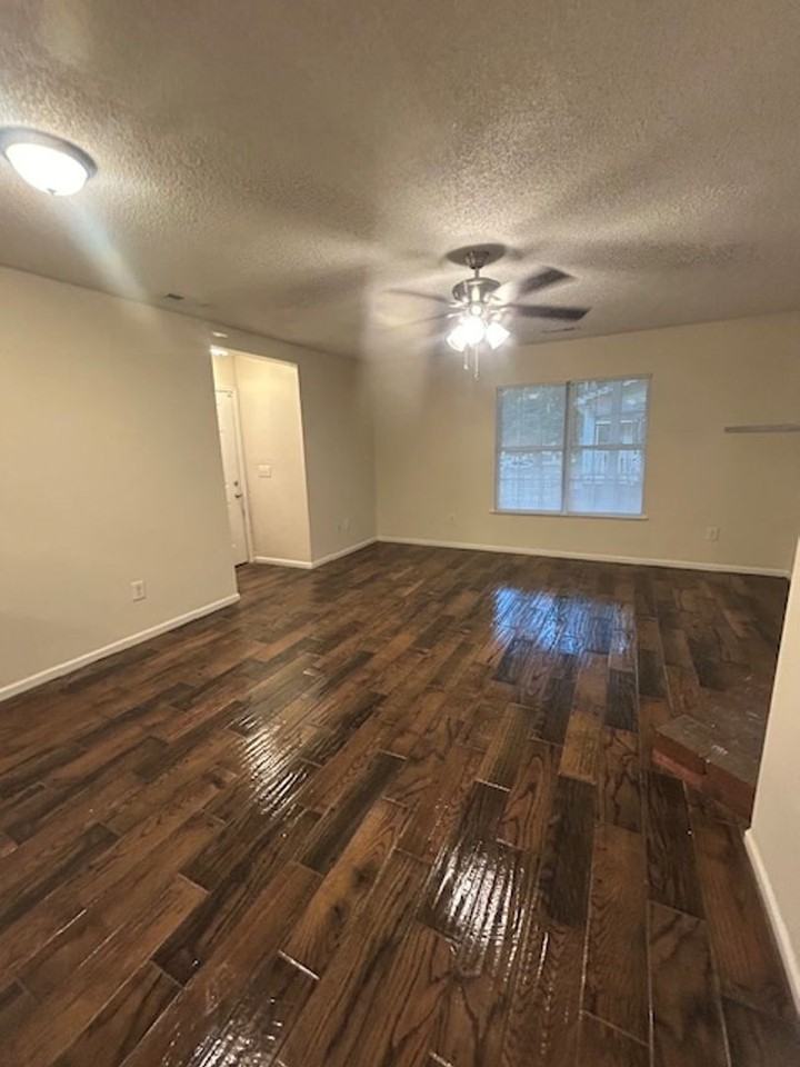 112 Country Town Dr - Photo 4 of 18