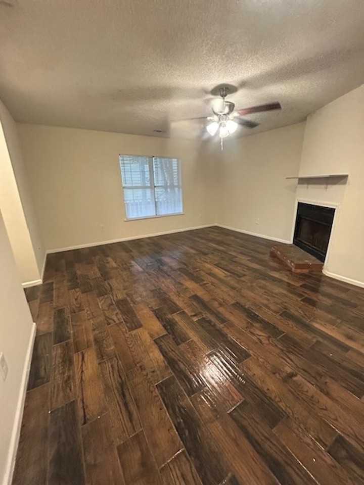 112 Country Town Dr - Photo 5 of 18