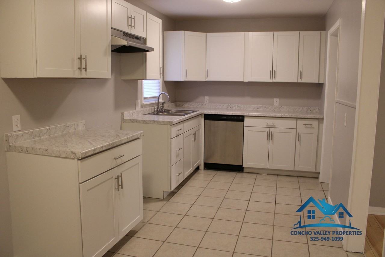 2492 Baylor Ave - Photo 4 of 15