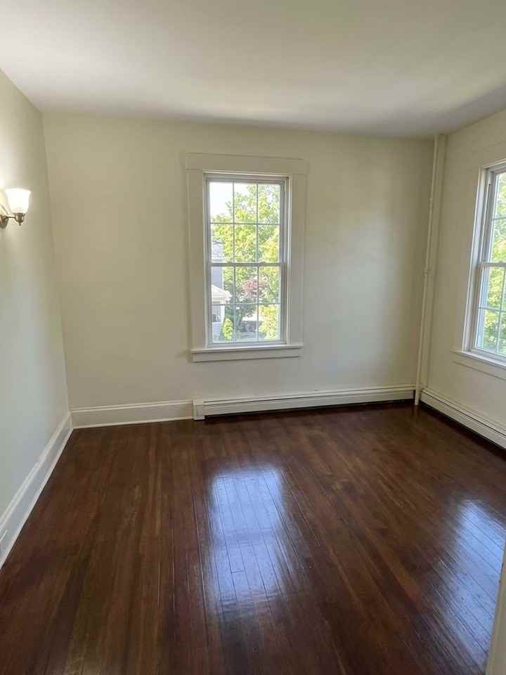 56 Foster St - Photo 4 of 9