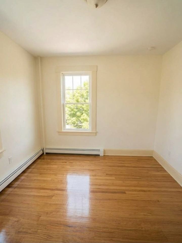 56 Foster St - Photo 6 of 9