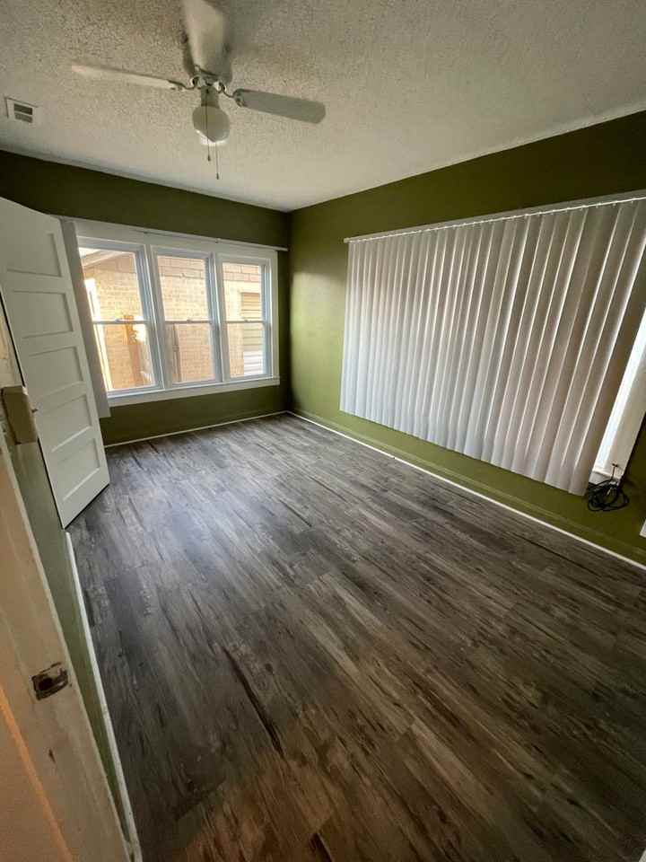 1107 Nelson St - Photo 7 of 10