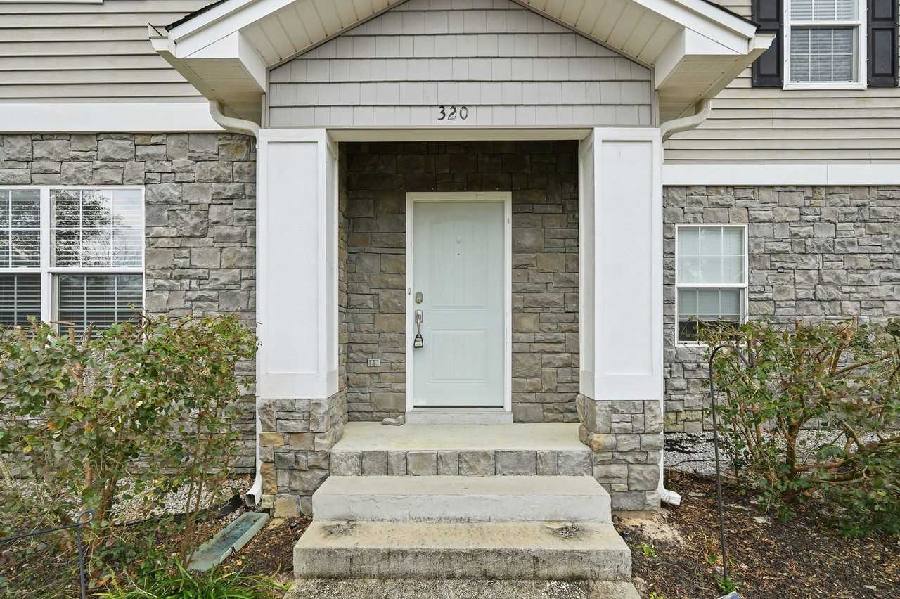 320 Fairwood Dr - Photo 3 of 49