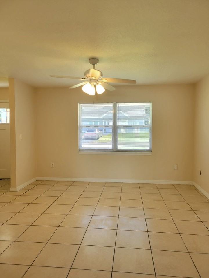 113 Harbor Dr - Photo 3 of 19