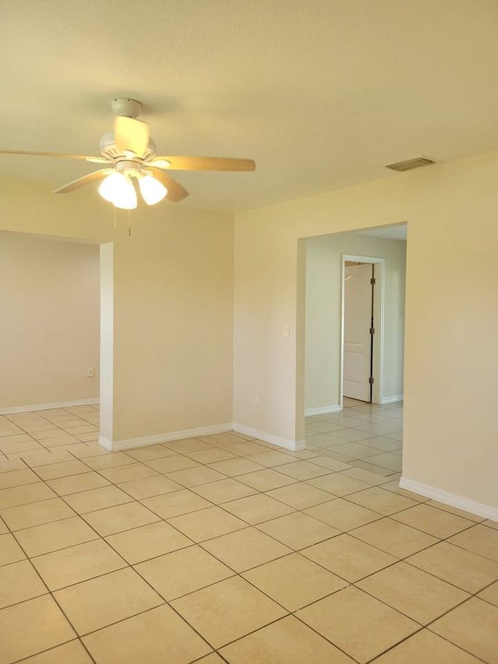 113 Harbor Dr - Photo 4 of 19