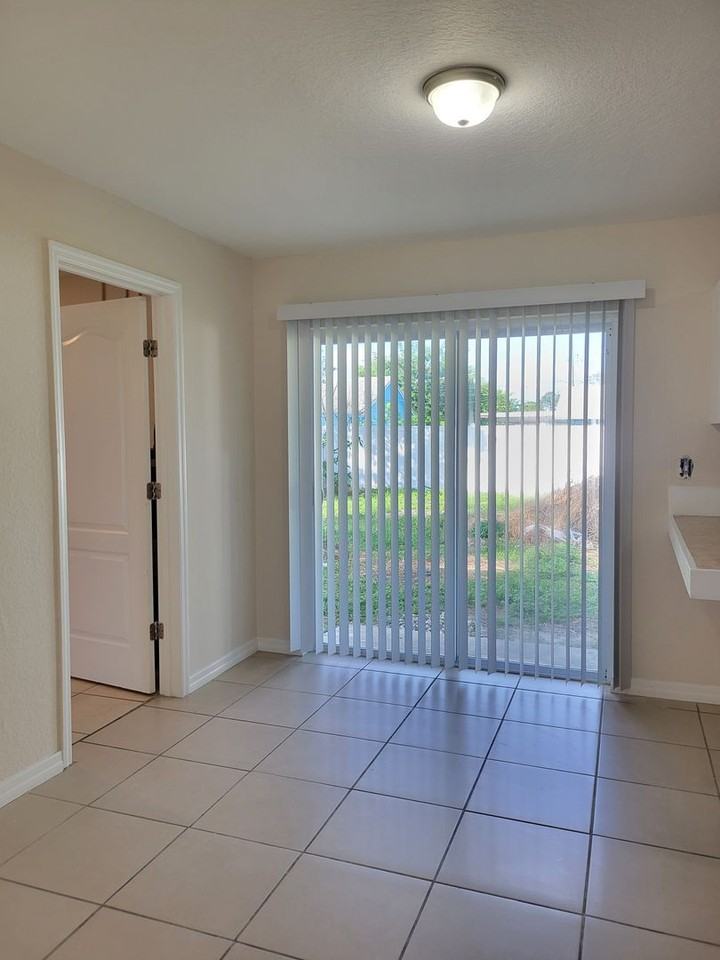 113 Harbor Dr - Photo 5 of 19