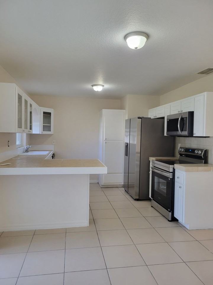 113 Harbor Dr - Photo 6 of 19