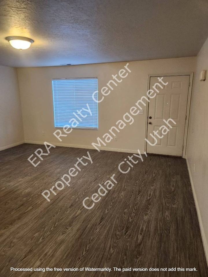 1246 N 650 W - Photo 3 of 14