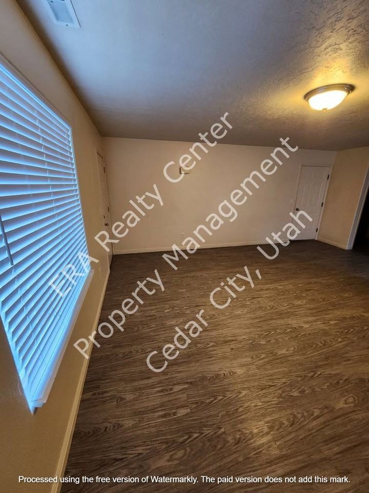 1246 N 650 W - Photo 4 of 14