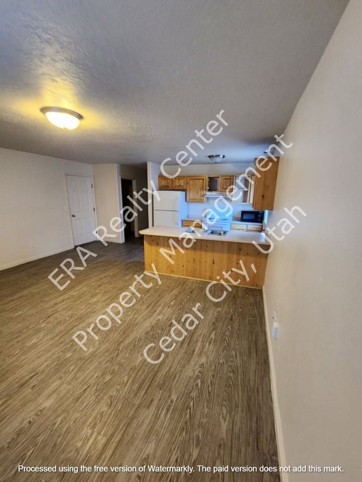 1246 N 650 W - Photo 5 of 14