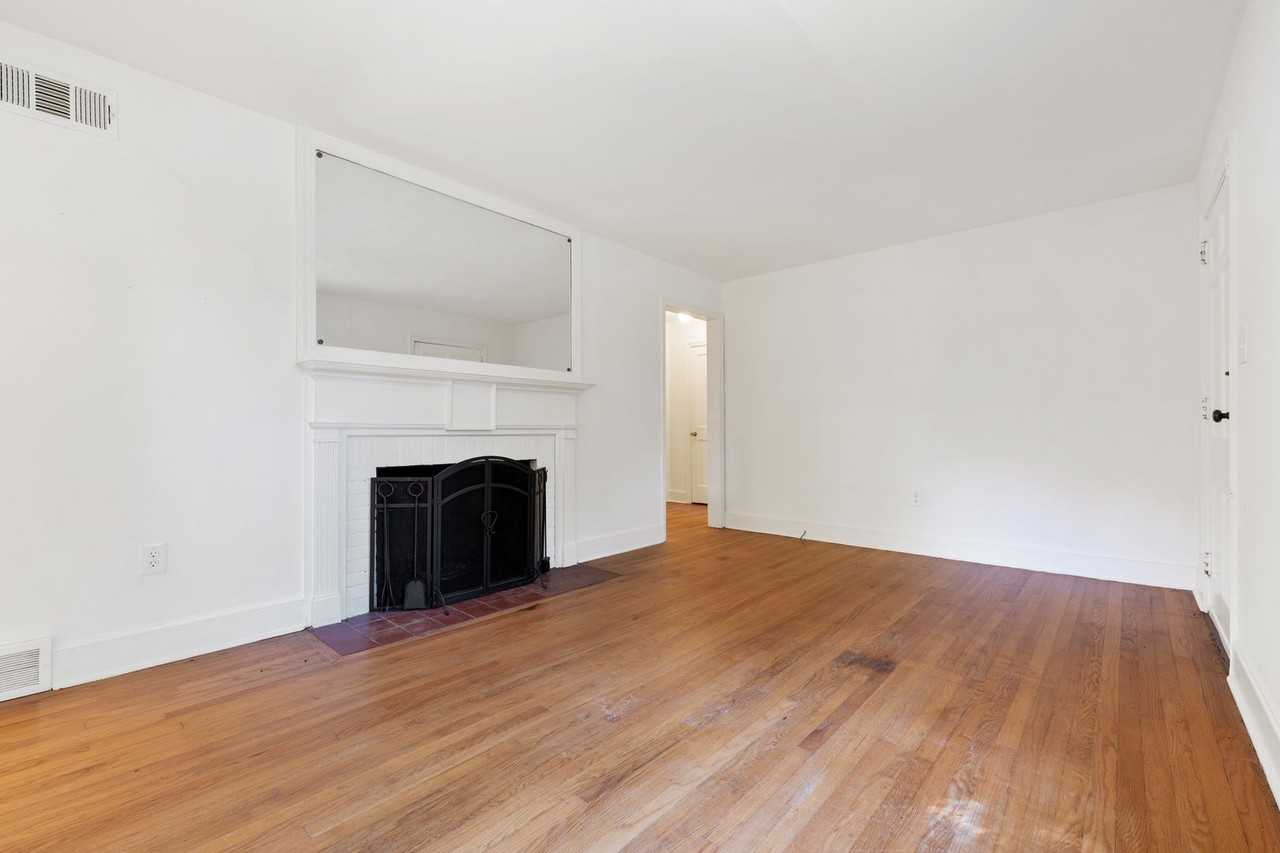 1811 Forest Rd - Photo 4 of 19